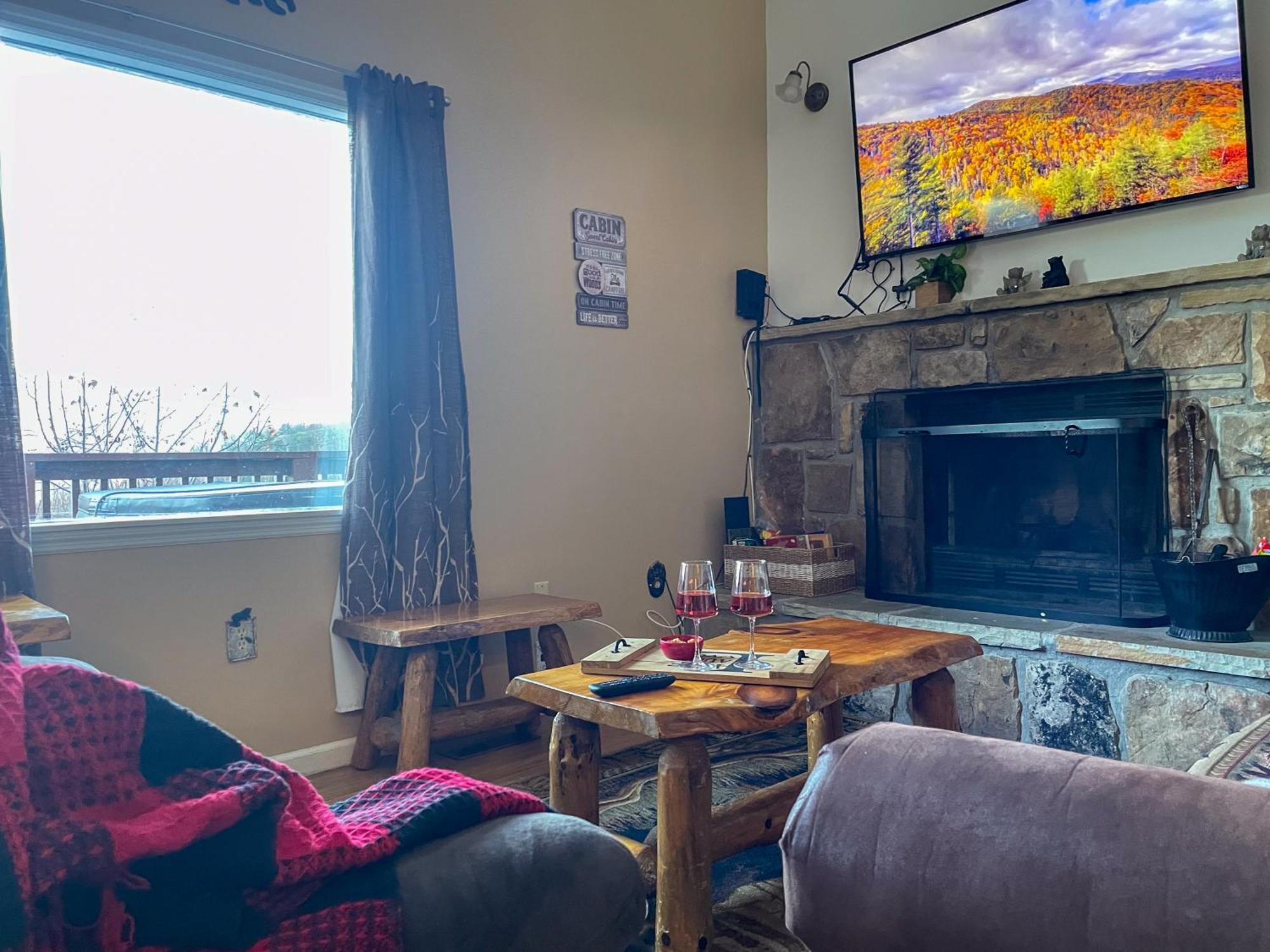 Heavenly View - Bear Themed Cabin, Hottub, Dog-Friendly, Near Gatlinburg Exteriör bild